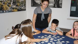 Etno dani: Osnovci igrali “Igru pamtilicu” u Gradskoj straži Etno dani: Osnovci igrali “Igru pamtilicu” u Gradskoj straži