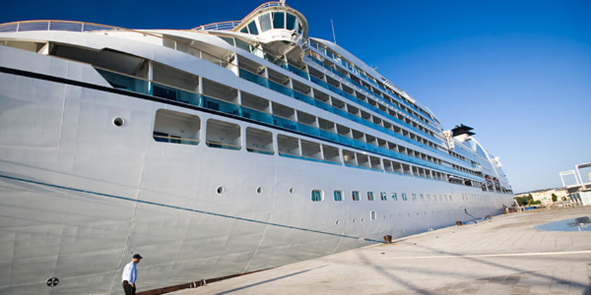 “Seabourn Odyssey” u Zadru 4. studenog 2010. (foto:Saša Čuka) “Seabourn Odyssey” u Zadru 4. studenog 2010. (foto:Saša Čuka)