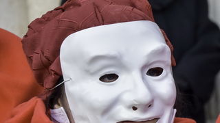 Paški zimski karneval 2018: Karnevalska povorka prošla ulicama grada do Pijace