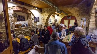 Otvorenje izložbe fotografija Mladena Radolovića Mrlje u PD Paklenica Otvorenje izložbe fotografija Mladena Radolovića Mrlje u PD Paklenica