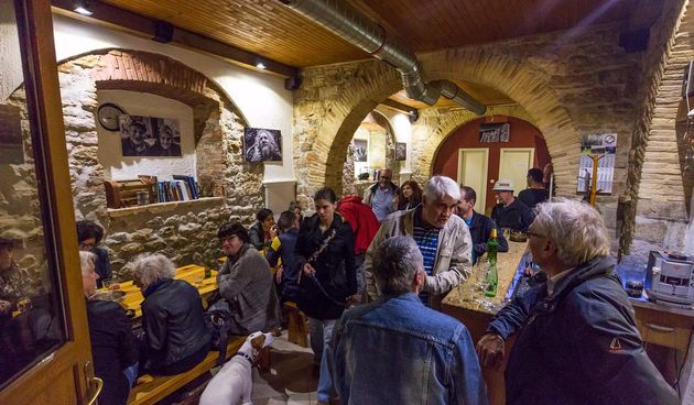 Otvorenje izložbe fotografija Mladena Radolovića Mrlje u PD Paklenica