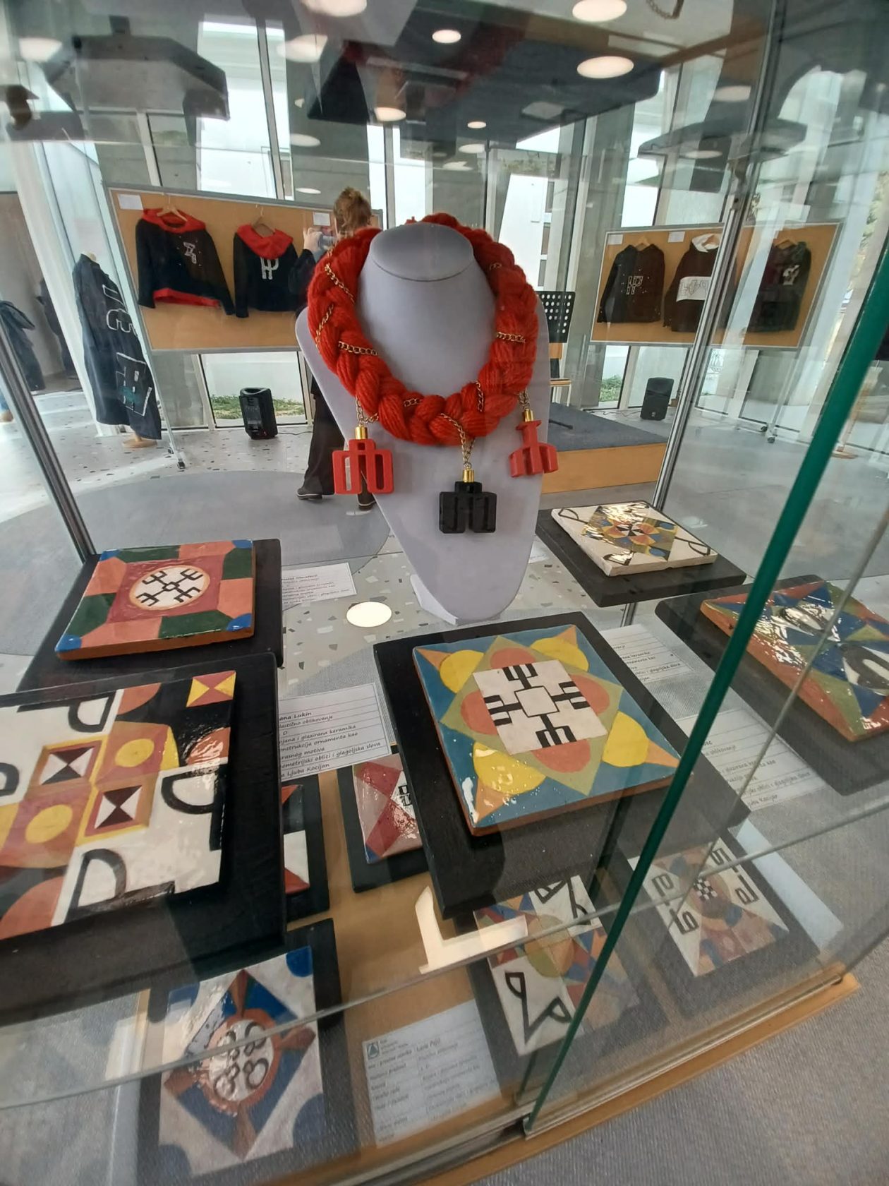 SDPU Zadar modna revija glagoljica