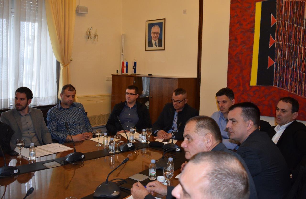 Zadarski župan Božidara Longin održao sastanak s gradonačelnicima i načelnicima Zadarski župan Božidara Longin održao sastanak s gradonačelnicima i načelnicima