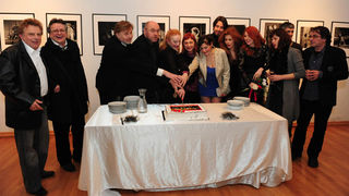 Zadar, 18.02.2013. snimio: Nenad Marčev
premijera HNK Zadar
Nikolaj Koljada: KOKOŠ, komedija
redatelj: Dražen Ferenčina
Igraju: Jasna Ančić, Tamara Šoletić, Žana Bumber,
Ivica Jončić, Mirko Šatalić,
Vinko Radovčič, Mimi Zadarski, Anto Zadar, 18.02.2013. snimio: Nenad Marčev
premijera HNK Zadar
Nikolaj Koljada: KOKOŠ, komedija
redatelj: Dražen Ferenčina
Igraju: Jasna Ančić, Tamara Šoletić, Žana Bumber,
Ivica Jončić, Mirko Šatalić,
Vinko Radovčič, Mimi Zadarski, Anto