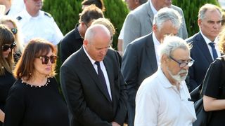 Posljednji ispraćaj Olivera Dragojevića na groblju Sveti Roko u Veloj Luci Posljednji ispraćaj Olivera Dragojevića na groblju Sveti Roko u Veloj Luci