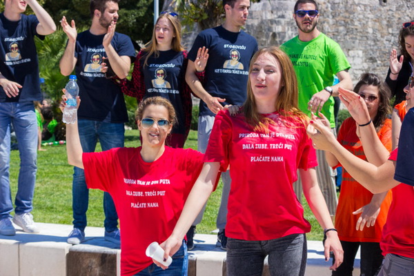 Ludijada maturanata na zadarskoj rivi 17. svibnja 2016. Foto: Bojan Bogdanić