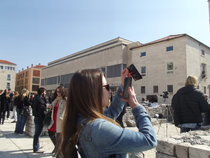 Promatranje pomrčine Sunca na Forumu Promatranje pomrčine Sunca na Forumu