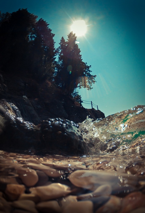 Vis 210812.
Otok Vis jedan je od najudaljenijih hrvatskih otoka koji broji nesto manje od 3 i pol tisuce stanovnika.No u vrijeme turisticke sezone otok postaje omiljena destinacija turistima od kojih je tradicionalno u kolovozu najvise Talijana.Vis ima bo