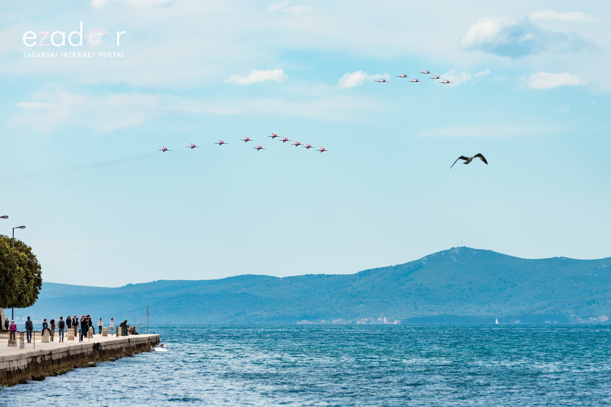 Krila Oluje i Red Arrows preletjeli iznad Zadarskog kanala