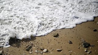 Zadar: Surferi uživaju u valovima koje je prouzročilo snažno jugo, Photo: Filip Brala/PIXSELL