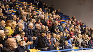 Fešta u povodu 80. rođendana Pina Giergie: Vetarani KK Zadar – Veterani KK Olimpija Fešta u povodu 80. rođendana Pina Giergie: Vetarani KK Zadar – Veterani KK Olimpija