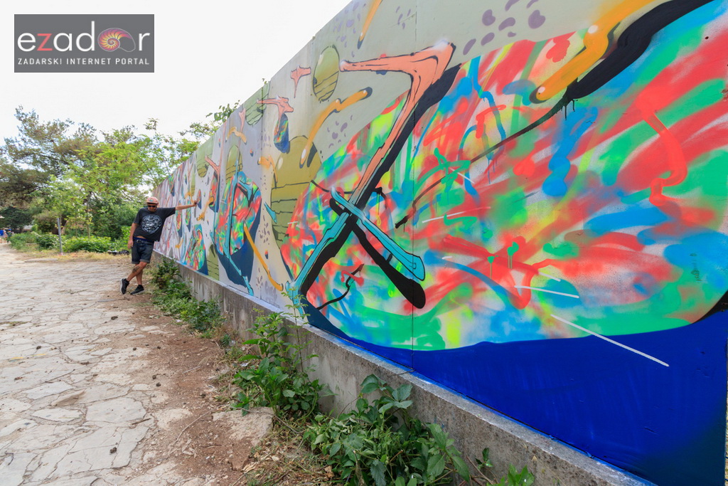 Simboličnim rušenjem zida započeo je urbani festival KvartArt na Voštarnici