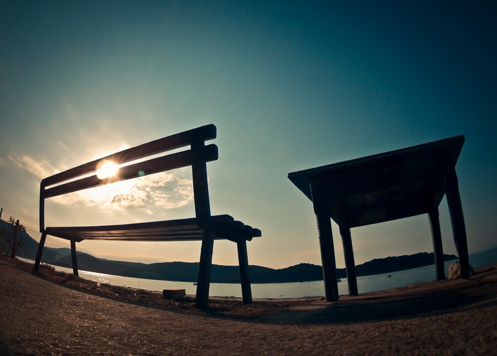 Vis 210812.
Otok Vis jedan je od najudaljenijih hrvatskih otoka koji broji nesto manje od 3 i pol tisuce stanovnika.No u vrijeme turisticke sezone otok postaje omiljena destinacija turistima od kojih je tradicionalno u kolovozu najvise Talijana.Vis ima bo