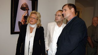 Zagreb, 160910.
Otvorenje izlozbe Dimitrija Popovica SALOMA u muzeju Mimara. U programu otvorenja sudjelovala je Severina. Na fotografiji: Drazen Lalic i Mani Gotovac.
Foto: Zeljko Grgic / CROPIX Zagreb, 160910.
Otvorenje izlozbe Dimitrija Popovica SALOMA u muzeju Mimara. U programu otvorenja sudjelovala je Severina. Na fotografiji: Drazen Lalic i Mani Gotovac.
Foto: Zeljko Grgic / CROPIX