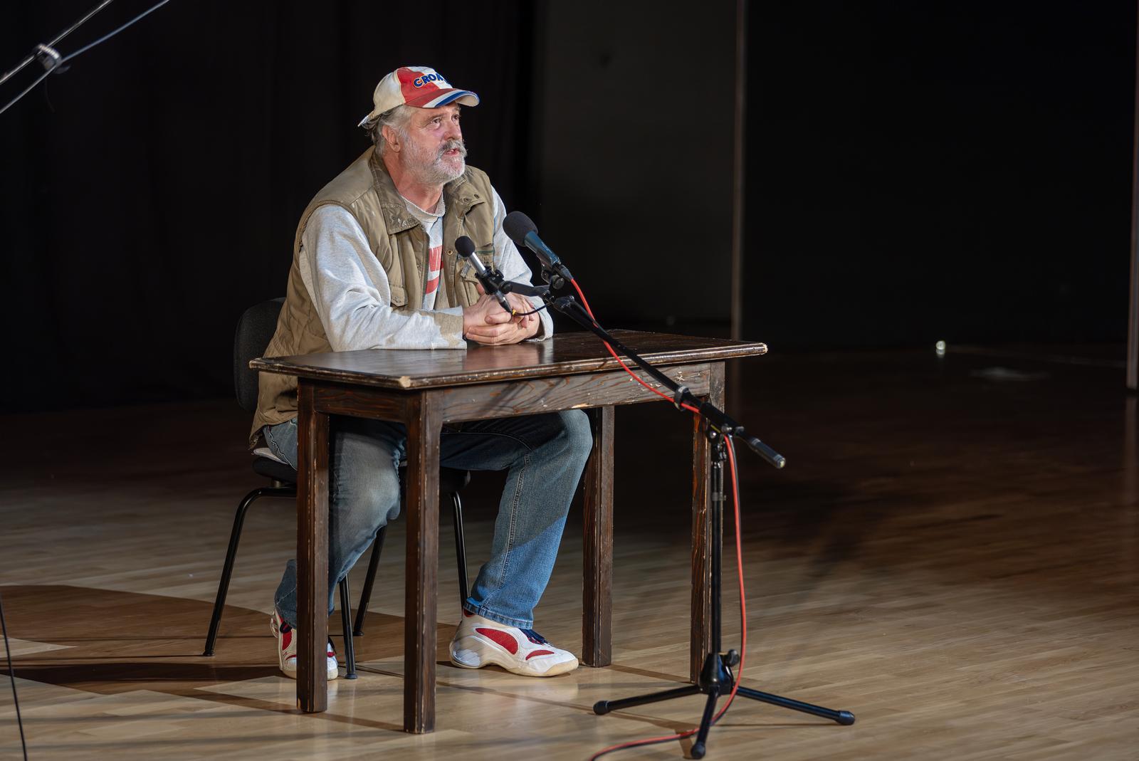 Enio Meštrović-Ričard u Osijeku izveo svoju komediju “Oči Uoči Zgospod’non”