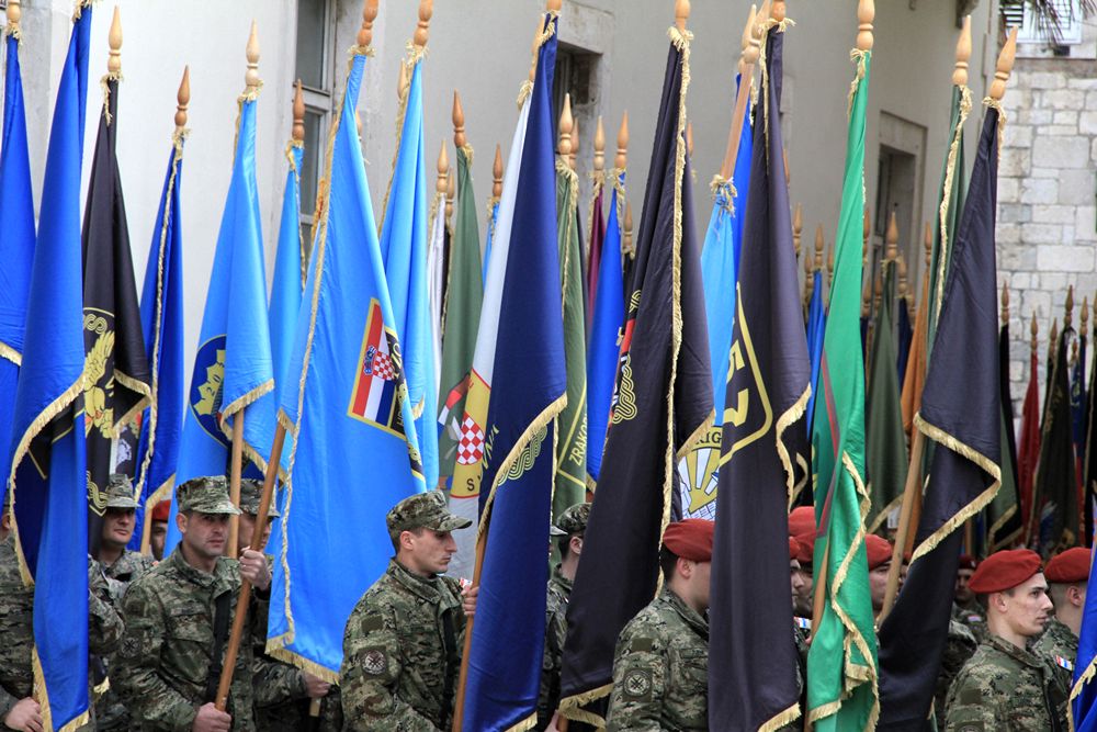 21. obljetnica VRA “Maslenica”: Mimohod branitelja 21. obljetnica VRA “Maslenica”: Mimohod branitelja