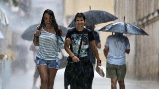 Opis  30.07.2014., Zadar – Ciklona Melisa jutros je na zadarsko podrucje donijela snazno nevrijeme praceno kisom i grmljavinom. Photo: Filip Brala/PIXSELL Autor  Filip Brala/PIXSELL Ključne riječi  ciklona, melisa, fronta, kisa, nevrijeme