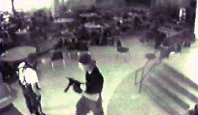 Masakr u školi Columbine 1999. godine (Foto: AP)
