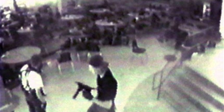 Masakr u školi Columbine 1999. godine (Foto: AP) Masakr u školi Columbine 1999. godine (Foto: AP)