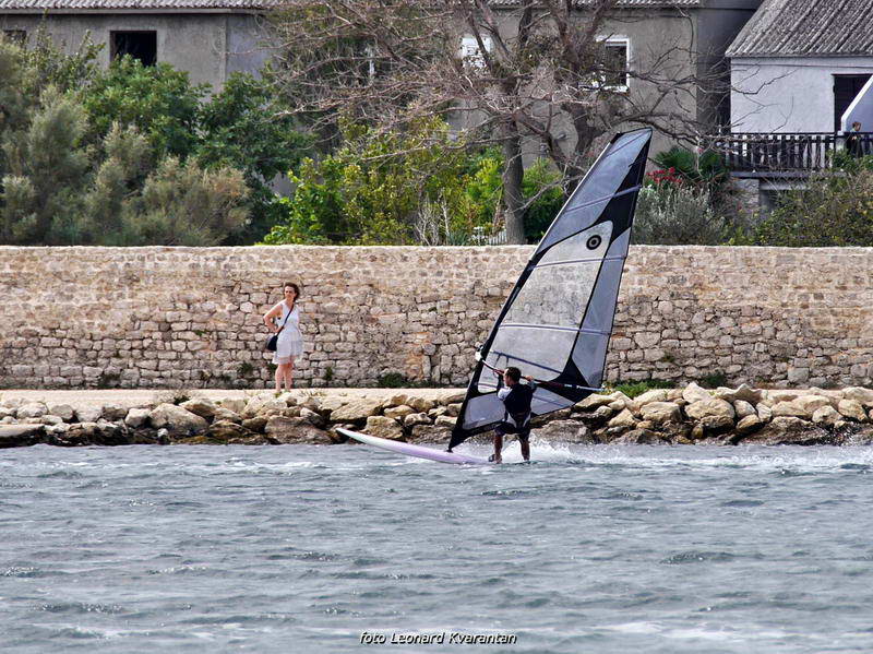 Kite surferi guštaju u Ninu