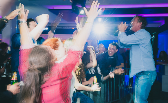 Zadarska večer s Ivicom Sikirićem Ićom u Hitch baru, 8.5.2015. (Foto: Ivan Toman) Zadarska večer s Ivicom Sikirićem Ićom u Hitch baru, 8.5.2015. (Foto: Ivan Toman)