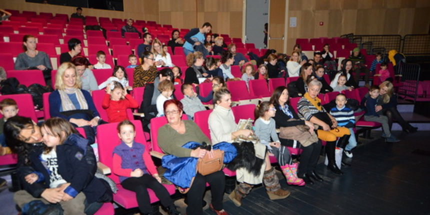 U Kazalištu lutaka Zadar odigrana je predstava “Čarobnjak iz Oza” u režiji Dražena Ferenčine. Foto: Iva Perinčić U Kazalištu lutaka Zadar odigrana je predstava “Čarobnjak iz Oza” u režiji Dražena Ferenčine. Foto: Iva Perinčić