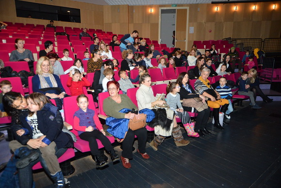 U Kazalištu lutaka Zadar odigrana je predstava “Čarobnjak iz Oza” u režiji Dražena Ferenčine. Foto: Iva Perinčić U Kazalištu lutaka Zadar odigrana je predstava “Čarobnjak iz Oza” u režiji Dražena Ferenčine. Foto: Iva Perinčić