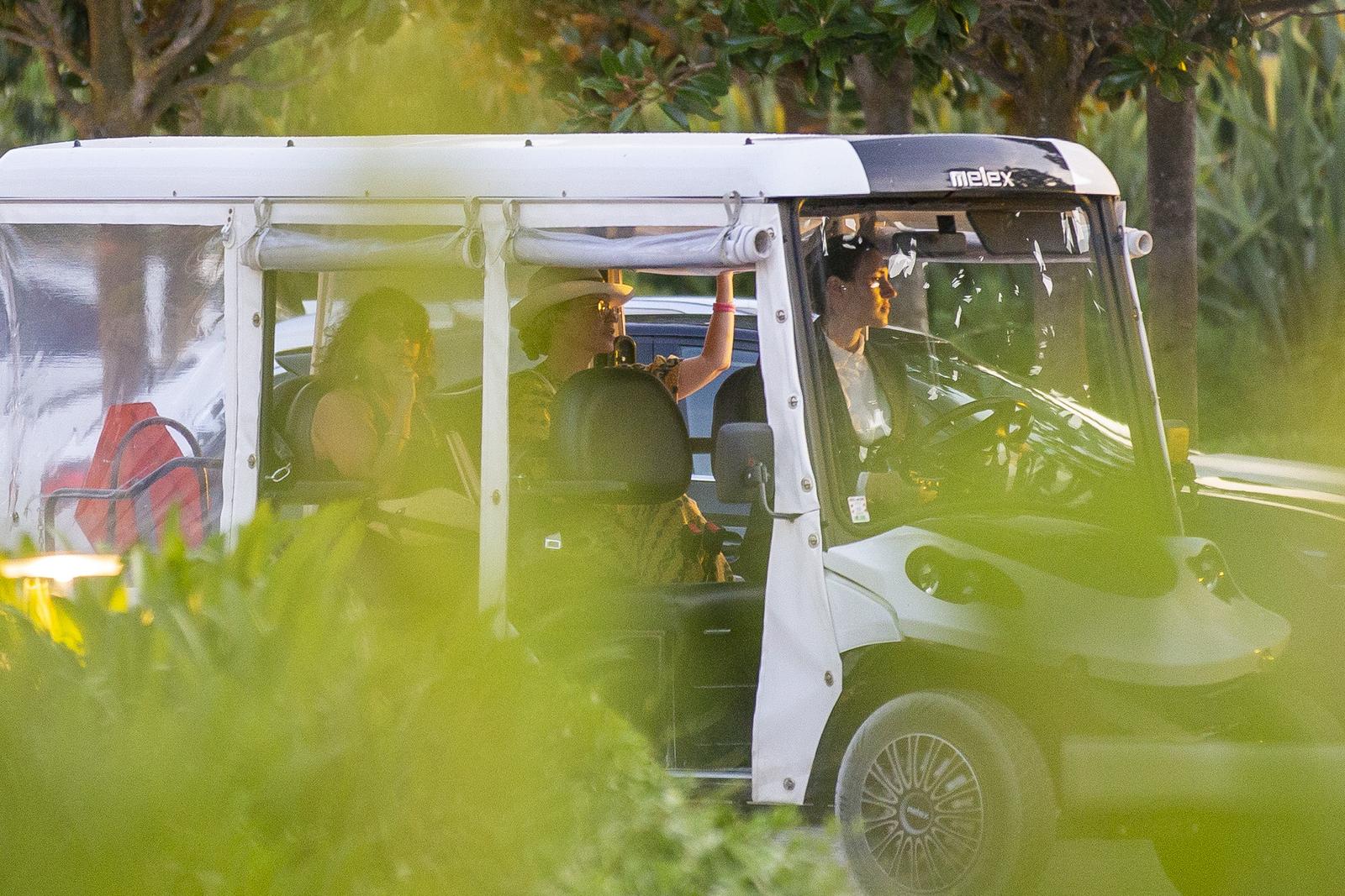 Kylie Minogue viđena kako u opuštenom izdanju izlazi iz luksuzne vile u Rovinju