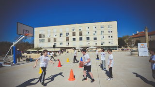 Basket na Forumu: Košarkaške legende protiv mlađih uzrasta KK Zadar Basket na Forumu: Košarkaške legende protiv mlađih uzrasta KK Zadar