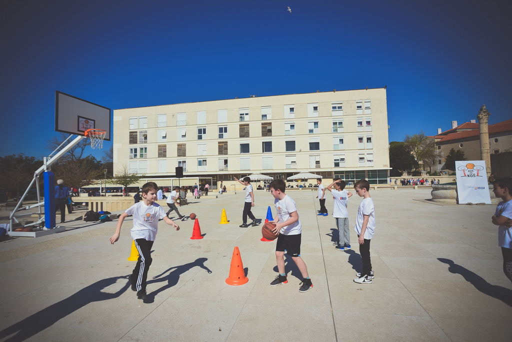 Basket na Forumu: Košarkaške legende protiv mlađih uzrasta KK Zadar Basket na Forumu: Košarkaške legende protiv mlađih uzrasta KK Zadar