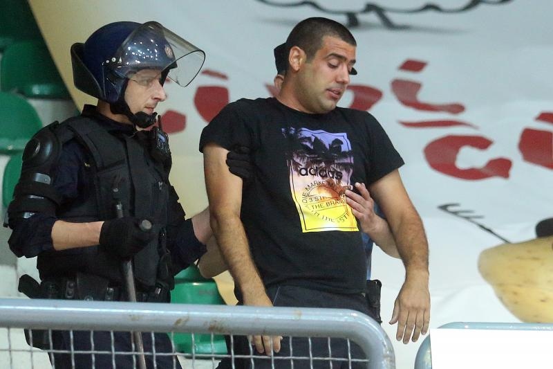 Intervencija policije na tribini s navijačima Zadra na utakmici Cibone i Zadra (80-71). Photo: Goran Stanzl/PIXSELL Intervencija policije na tribini s navijačima Zadra na utakmici Cibone i Zadra (80-71). Photo: Goran Stanzl/PIXSELL