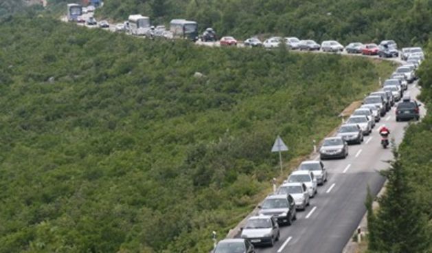 Prometna gužva, Dalmatina (J.Divić, Cropix)