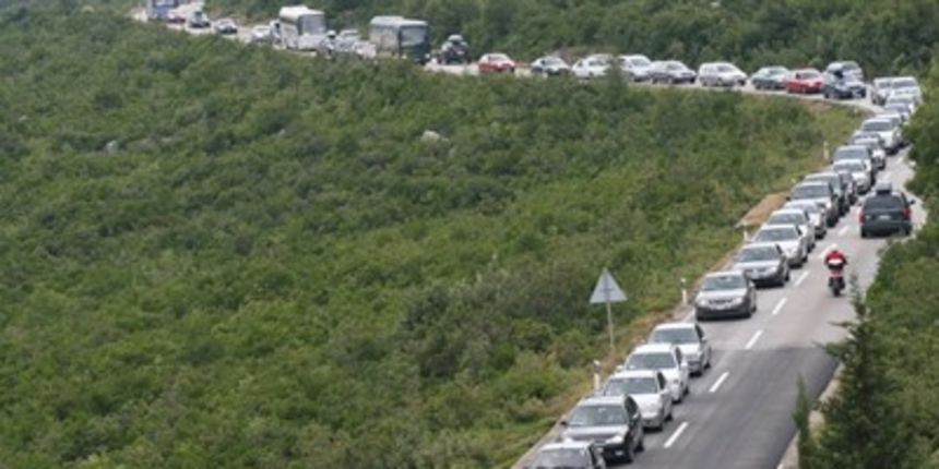 Prometna gužva, Dalmatina (J.Divić, Cropix)