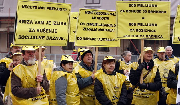 Zagreb, 041212.Markov trg.Matica hrvatskih sindikata organizirala je prosvjed protiv prijedloga drzavnog proracuna za 2013. godinu u kojoj su smanjena sredstva za zaposlene u obrazovanju, znanosti i zdravstvu. Okupljanje je pocelo u 10 sati ispred HNK-a