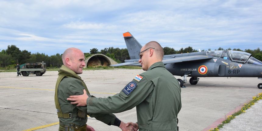 Tri francuska vojna aviona Dassault Alphajet u posjeti bazi Zemunik