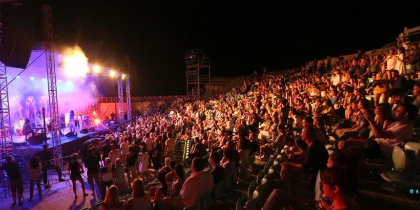 Na tvrdjavi sv. Mihovila Goran Bare s Majkama odrzao koncert. Photo: Dusko Jaramaz/PIXSELL