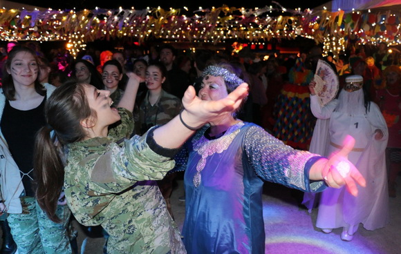Virski karneval & maškare: Plesna maškarana fešta uz Jasmina Stavrosa