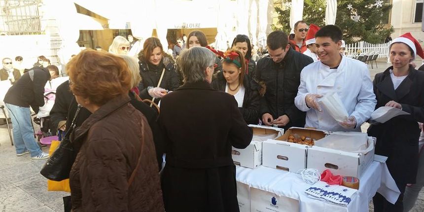 Fritule, fritulijada Fritule, fritulijada