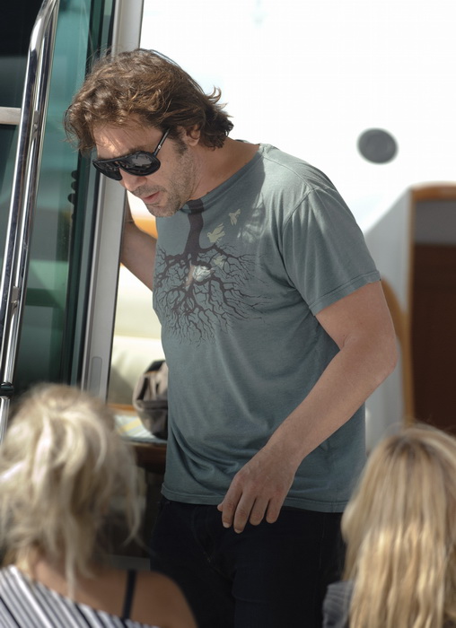 Prigradica, otok Korcula , 270911.
Glumac Javier Bardem snimljen prilikom ukrcaja u brod Majsan marke Beneteau Antares 10,80  koji ga je prebacio na svjetionik Plocica na snimanje filma “Venuto al mondo”.
Foto: Tom Dubravec /  CROPIX