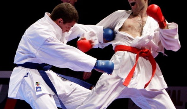 Zagreb, 090509. Drugog dana 44. Europskog karate prvenstva odrzane su eliminacije i repasaz borbe. Za Hrvatsku je u muskoj kategorji -60 kg nastupio Daniel Domdjoni koji je osvojio zlatnu medalju. Domdjoni (D) i Gomez. Foto: Ronald Gorsic CROPIX