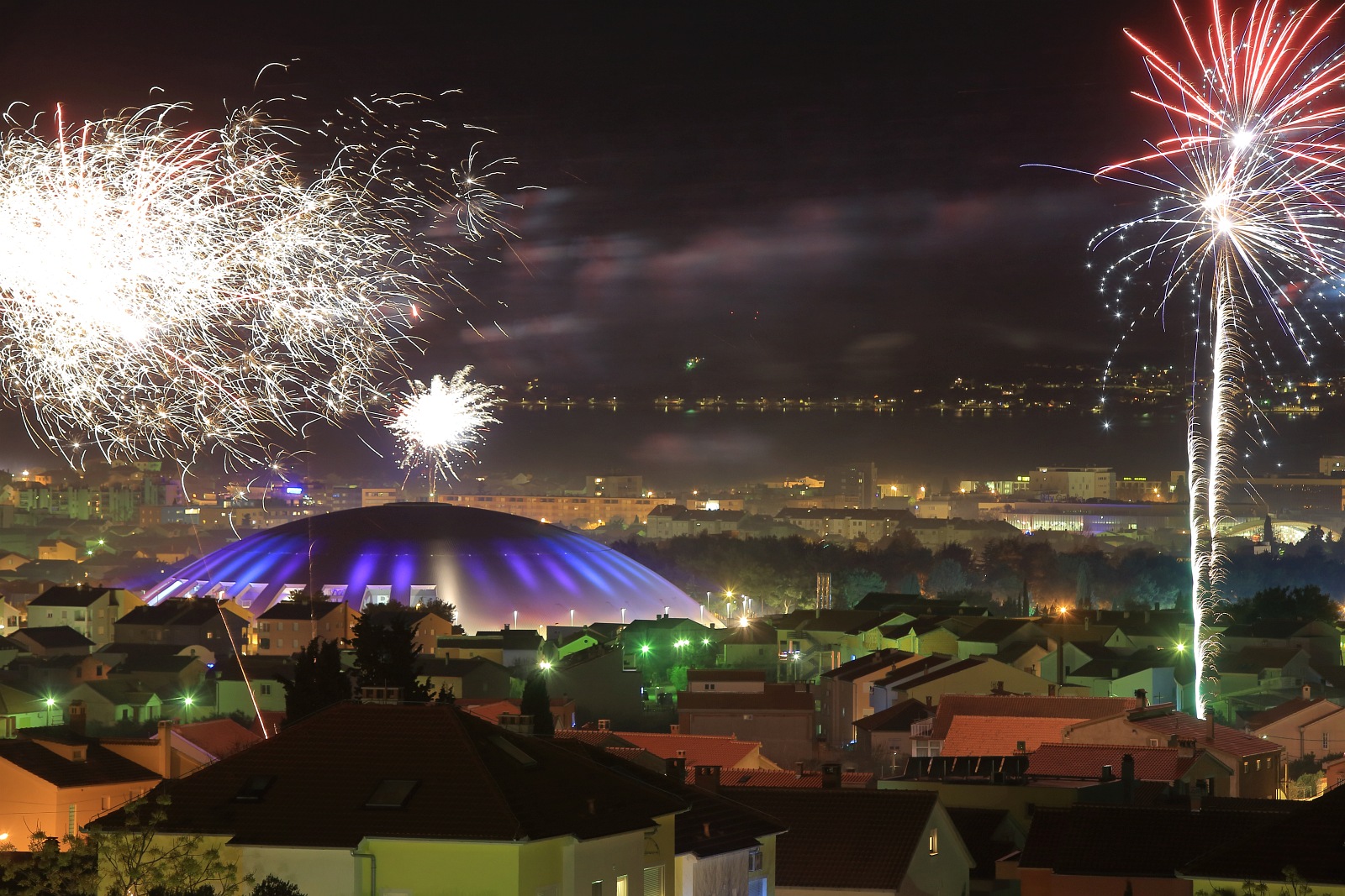 Zadarski doček Nove godine uz veliki vatromet Zadarski doček Nove godine uz veliki vatromet