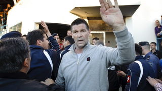 Zadar, 260513.
Stadion Stanovi.
Utakmica MAXtv 1. HNL izmedju Zadra i Splita.
Na fotografiji: Reno Sinovcic smiruje napetosti nakon utakmice.
Foto: Tom Dubravec / CROPIX