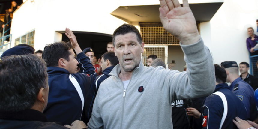 Zadar, 260513.
Stadion Stanovi.
Utakmica MAXtv 1. HNL izmedju Zadra i Splita.
Na fotografiji: Reno Sinovcic smiruje napetosti nakon utakmice.
Foto: Tom Dubravec / CROPIX Zadar, 260513.
Stadion Stanovi.
Utakmica MAXtv 1. HNL izmedju Zadra i Splita.
Na fotografiji: Reno Sinovcic smiruje napetosti nakon utakmice.
Foto: Tom Dubravec / CROPIX