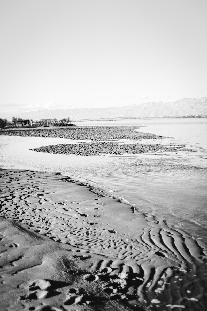 Crno bijela bajka na Kraljičinoj plaži, foto: Iva Perinčić