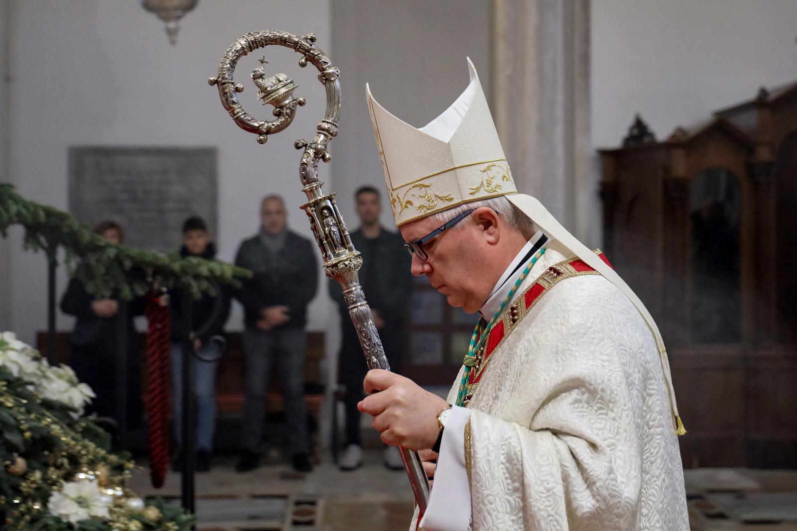 Nadbiskup Milan Zgrablić predvodio je misu na Božić u katedrali svete Stošije