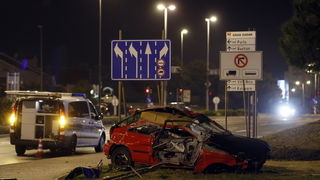Zadar, 140311.
U Zagrebackoj ulici na Bulevaru u Zadru veceras se dogodila teska prometna nesreca. Ocevid je u tijeku tako da pojedinosti o nesreci i putnicima nisu poznate.
Foto: Jure Miskovic / CROPIX