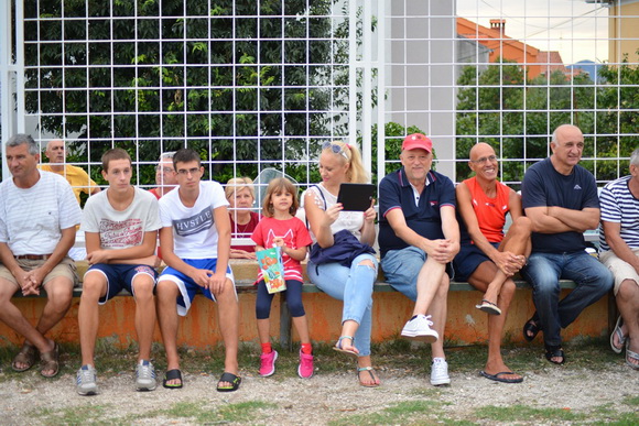 U povodu blagdana Kraljice Mira u Stanovima odigrana utakimica između veterana KK Zadar i Stanova, Foto: Iva Perinčić U povodu blagdana Kraljice Mira u Stanovima odigrana utakimica između veterana KK Zadar i Stanova, Foto: Iva Perinčić