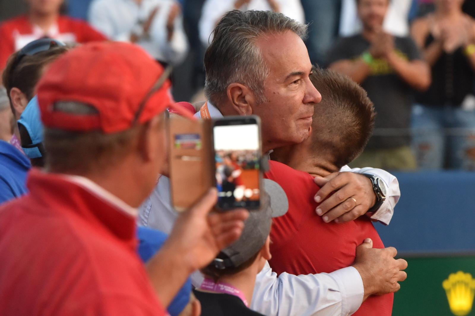 Slavlje hrvatskih tenisača nakon pobjede nad SAD-om Slavlje hrvatskih tenisača nakon pobjede nad SAD-om