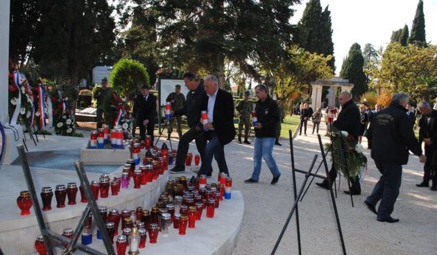 Na Gradskom groblju obilježen blagdan Svih svetih i Dušni dan