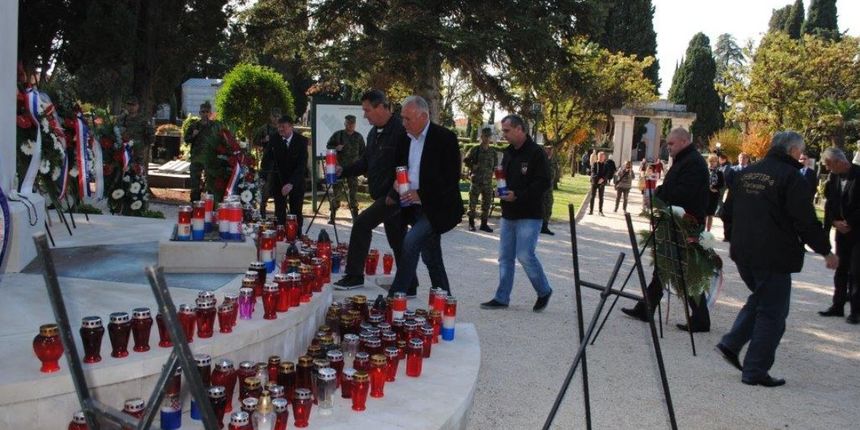 Na Gradskom groblju obilježen blagdan Svih svetih i Dušni dan